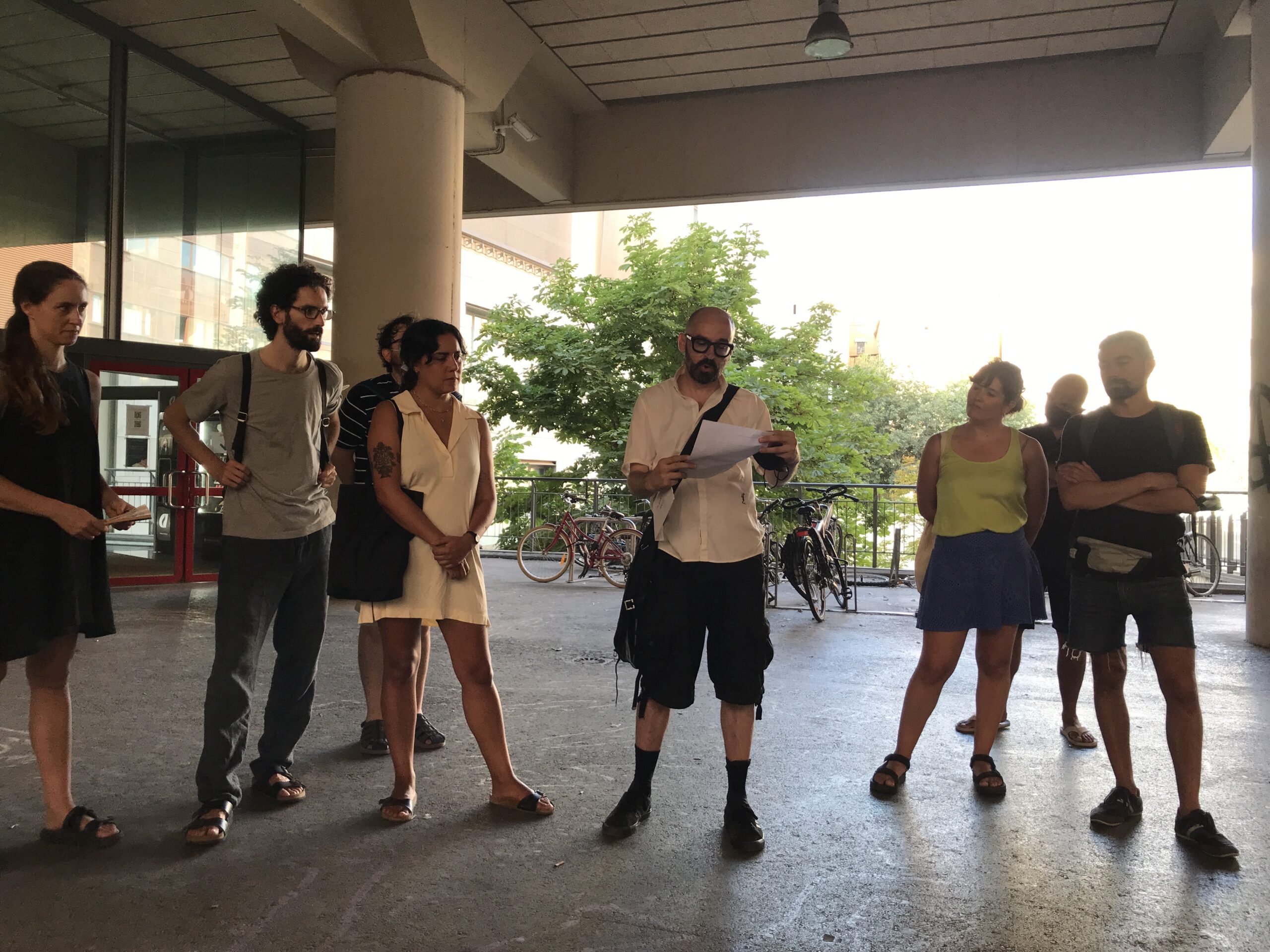 Un grupo de espectadores