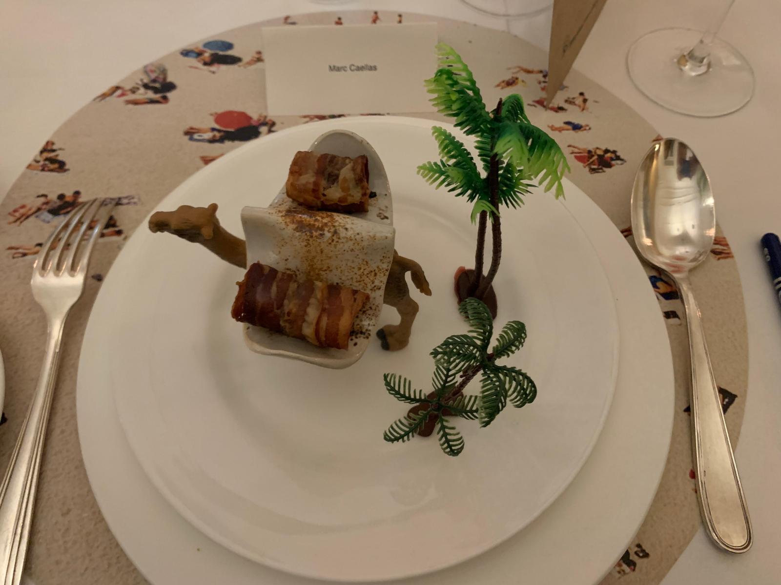 Dátiles cristianizados sobre un camello